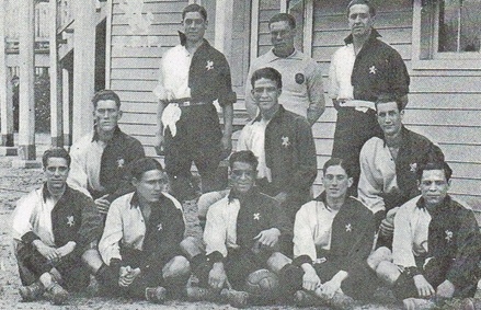 O onze campeo do Sporting (1923) com Francisco Stromp com a bola (ao centro em baixo)